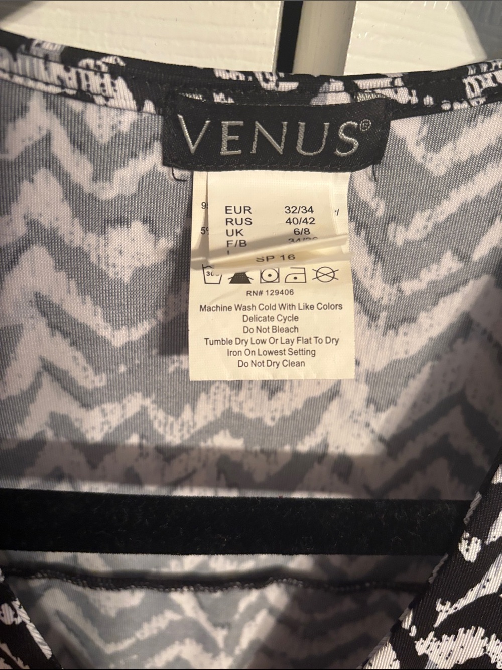 VENUS Black and White Sleeveless chevron print V-Neck Tie-Waist romper size XS - Picture 4 of 12